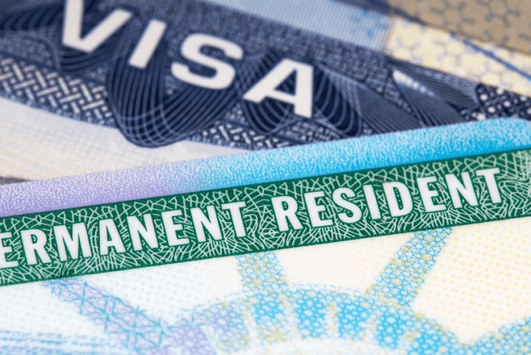 Residentes permanentes presionados para renunciar a su Green Card de Estados Unidos Green Card de Estados Unidos