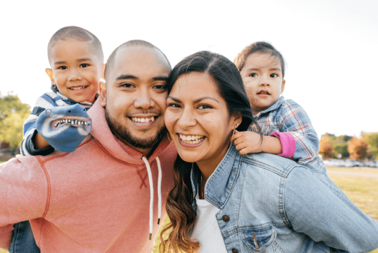 Inmigrantes + Estatus + Legal