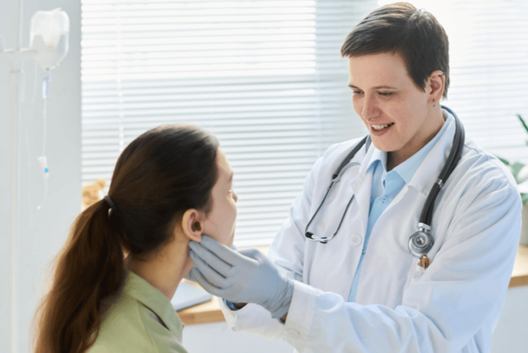 Nueva ola de contagios de influenza en Estados Unidos: cómo conseguir atención médica a bajo cargo o sin cargo alguno atención médica
